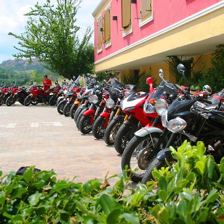 אורבינו Hotel La Meridiana מראה חיצוני תמונה