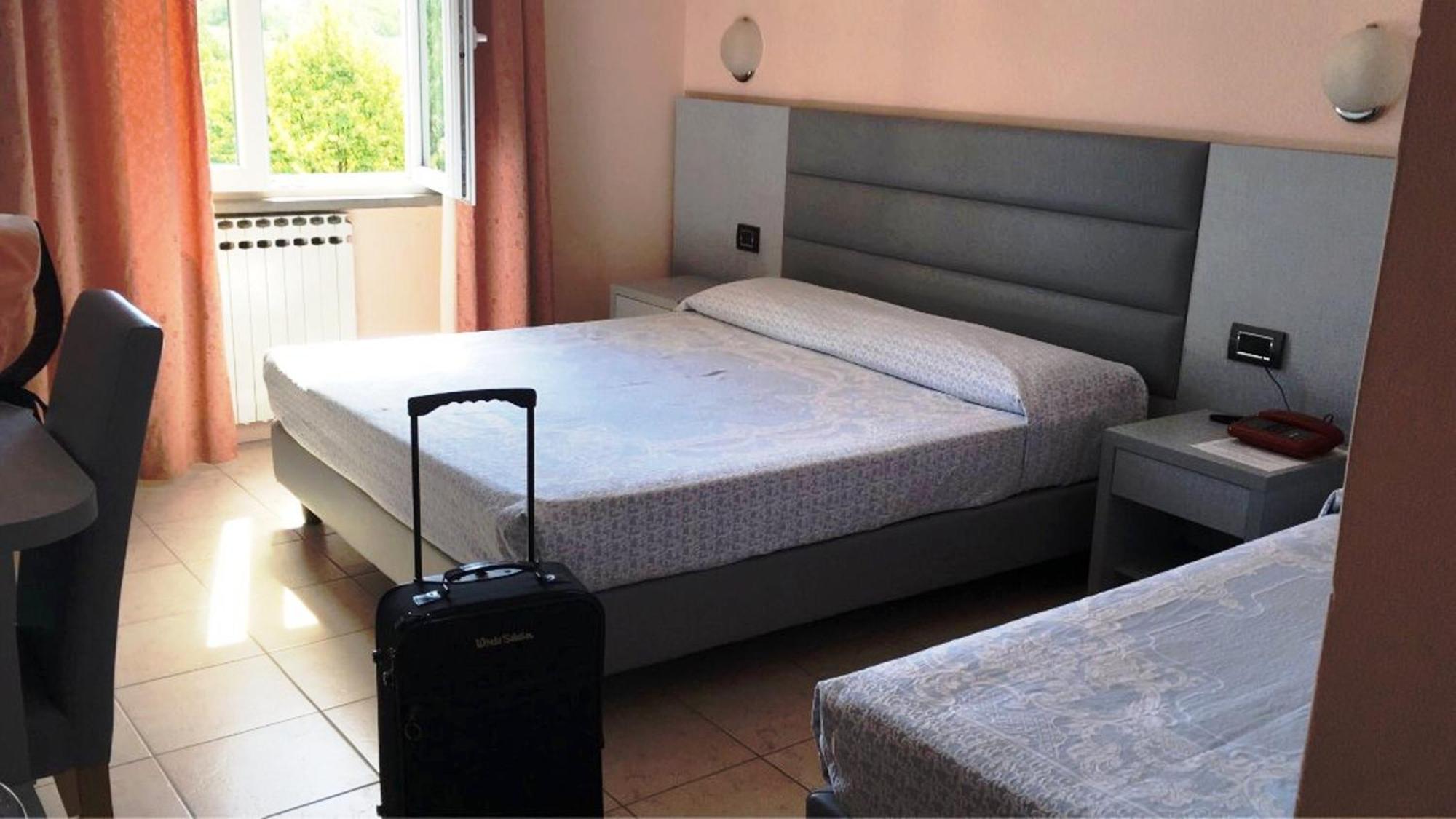 אורבינו Hotel La Meridiana מראה חיצוני תמונה
