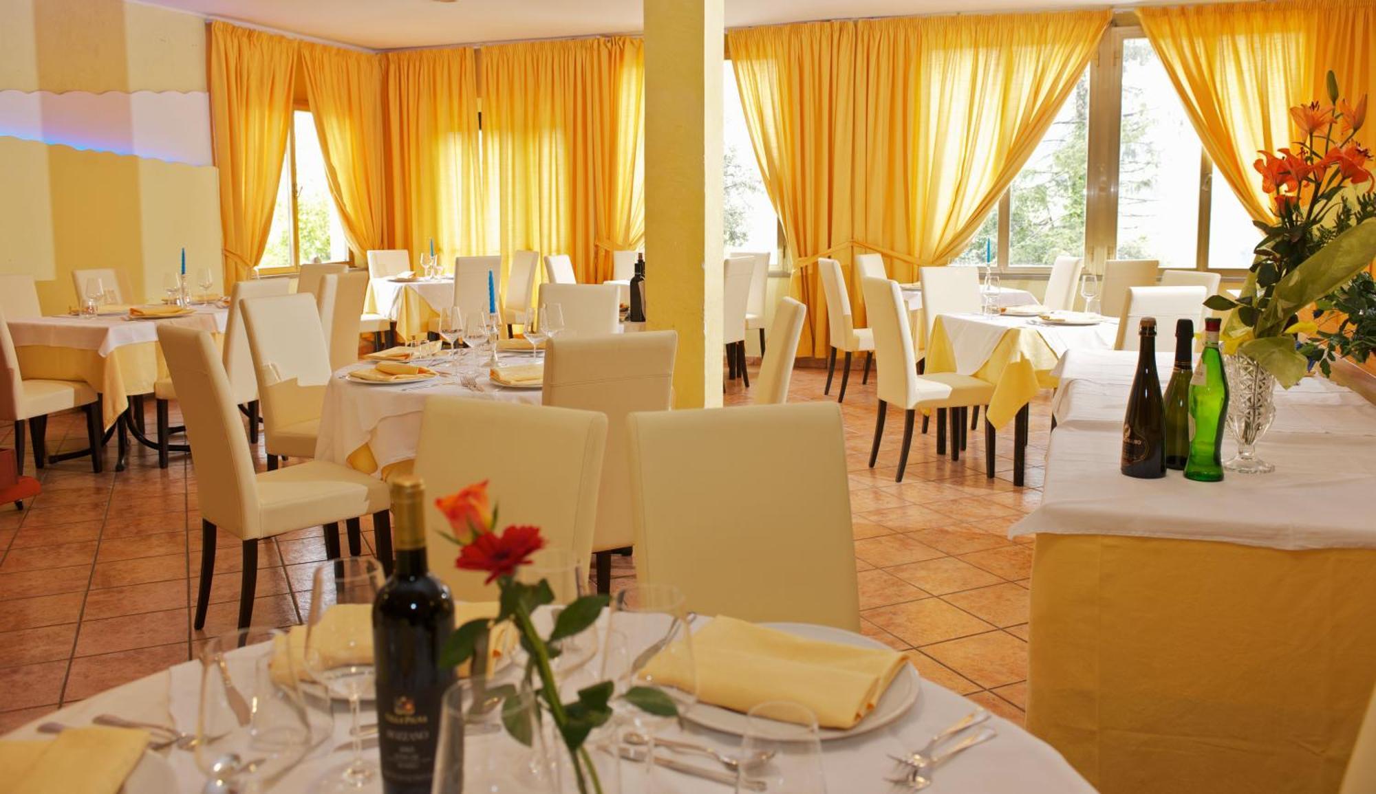 אורבינו Hotel La Meridiana מראה חיצוני תמונה