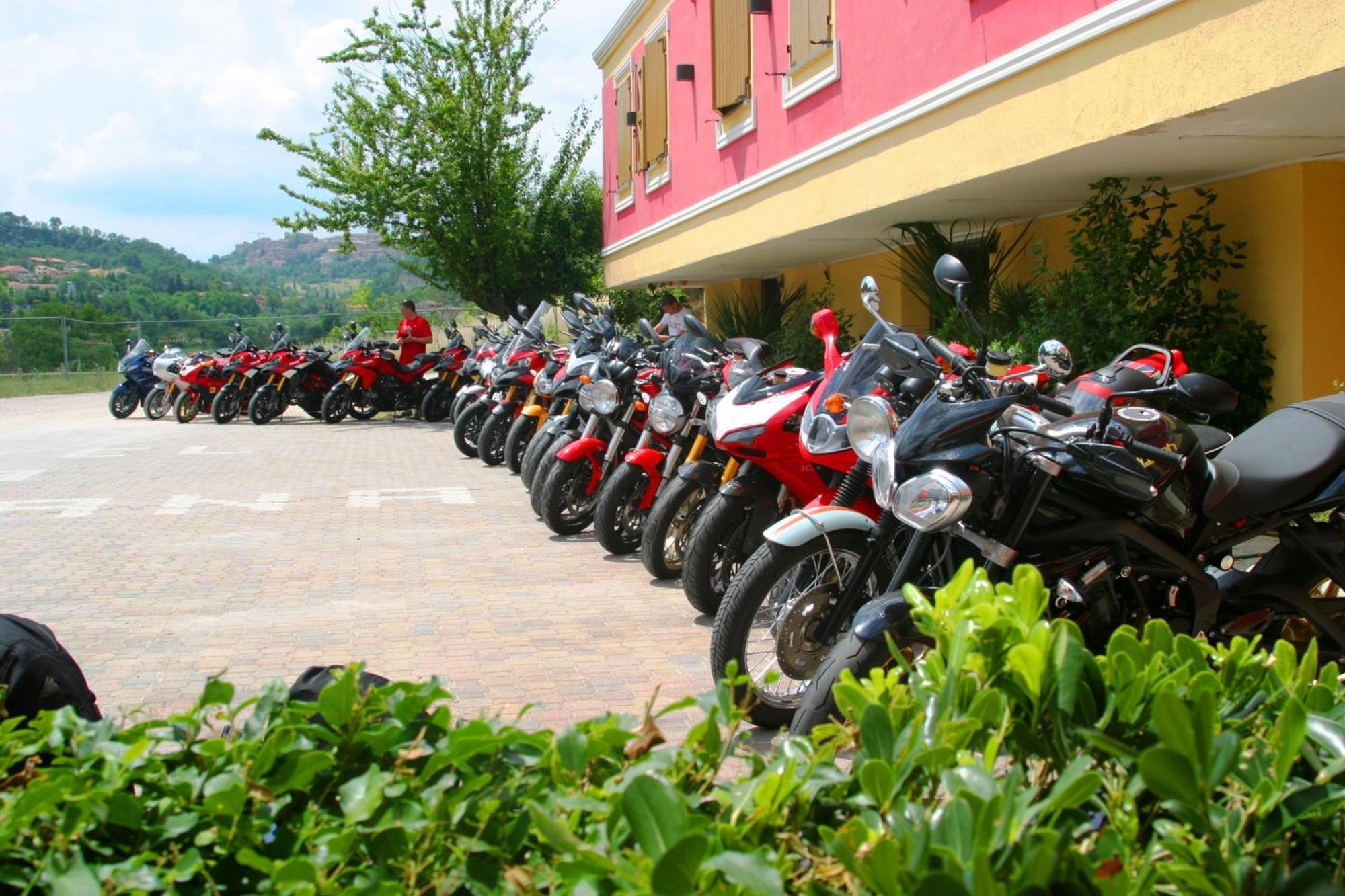 אורבינו Hotel La Meridiana מראה חיצוני תמונה