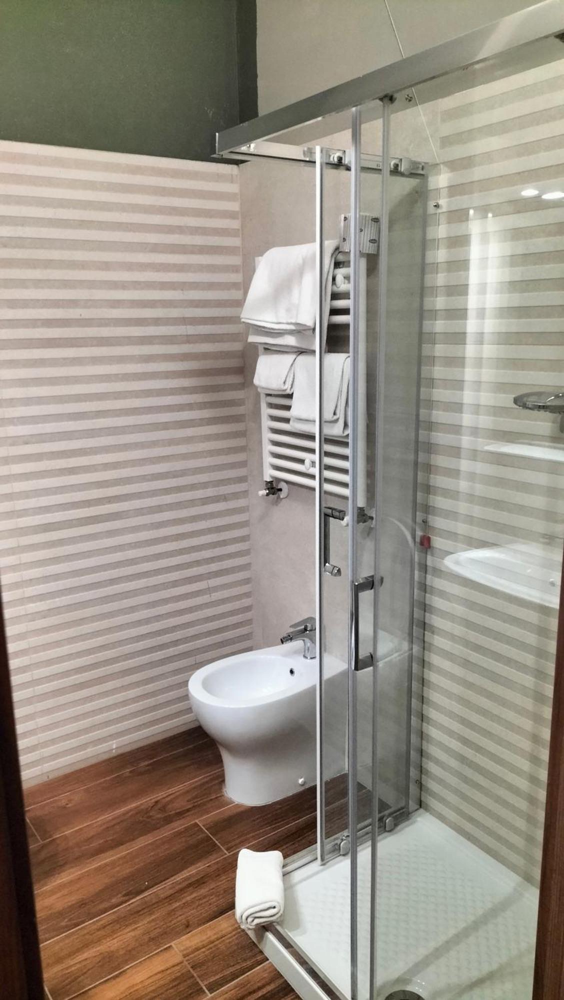 אורבינו Hotel La Meridiana מראה חיצוני תמונה