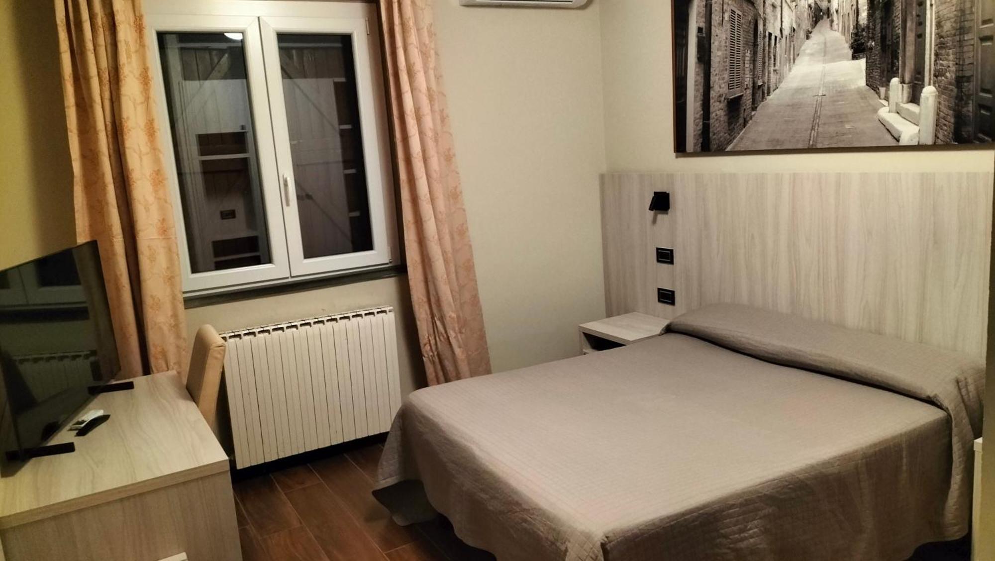 אורבינו Hotel La Meridiana מראה חיצוני תמונה