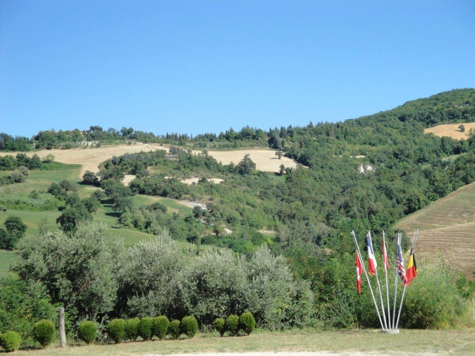 אורבינו Hotel La Meridiana מראה חיצוני תמונה
