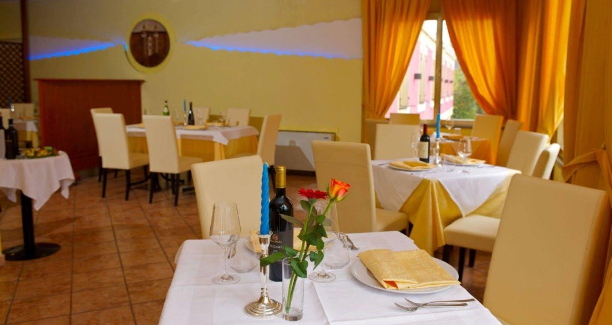 אורבינו Hotel La Meridiana מראה חיצוני תמונה