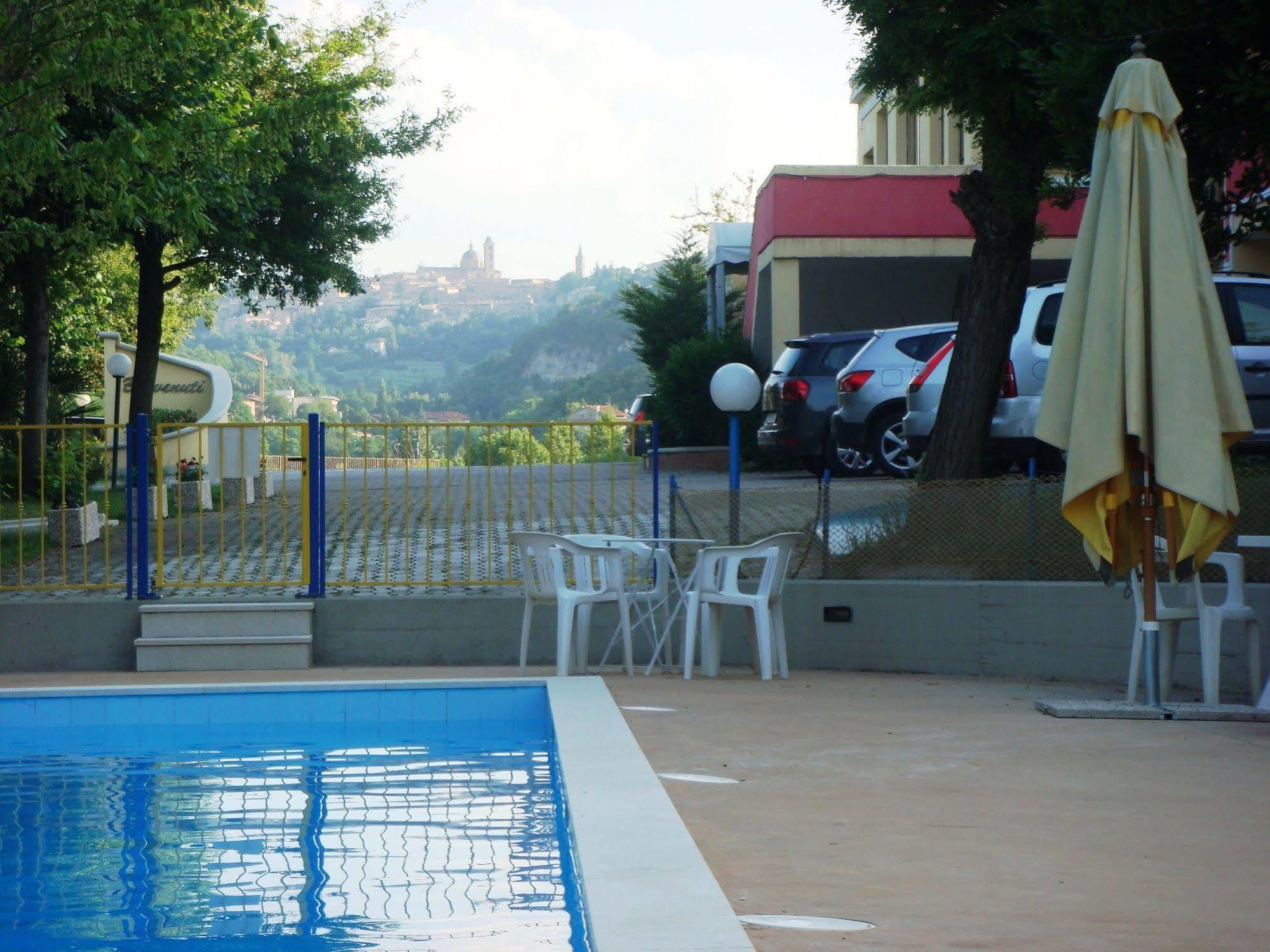 אורבינו Hotel La Meridiana מראה חיצוני תמונה