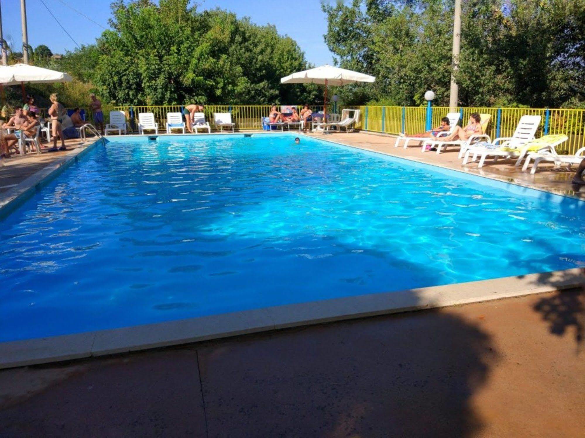 אורבינו Hotel La Meridiana מראה חיצוני תמונה