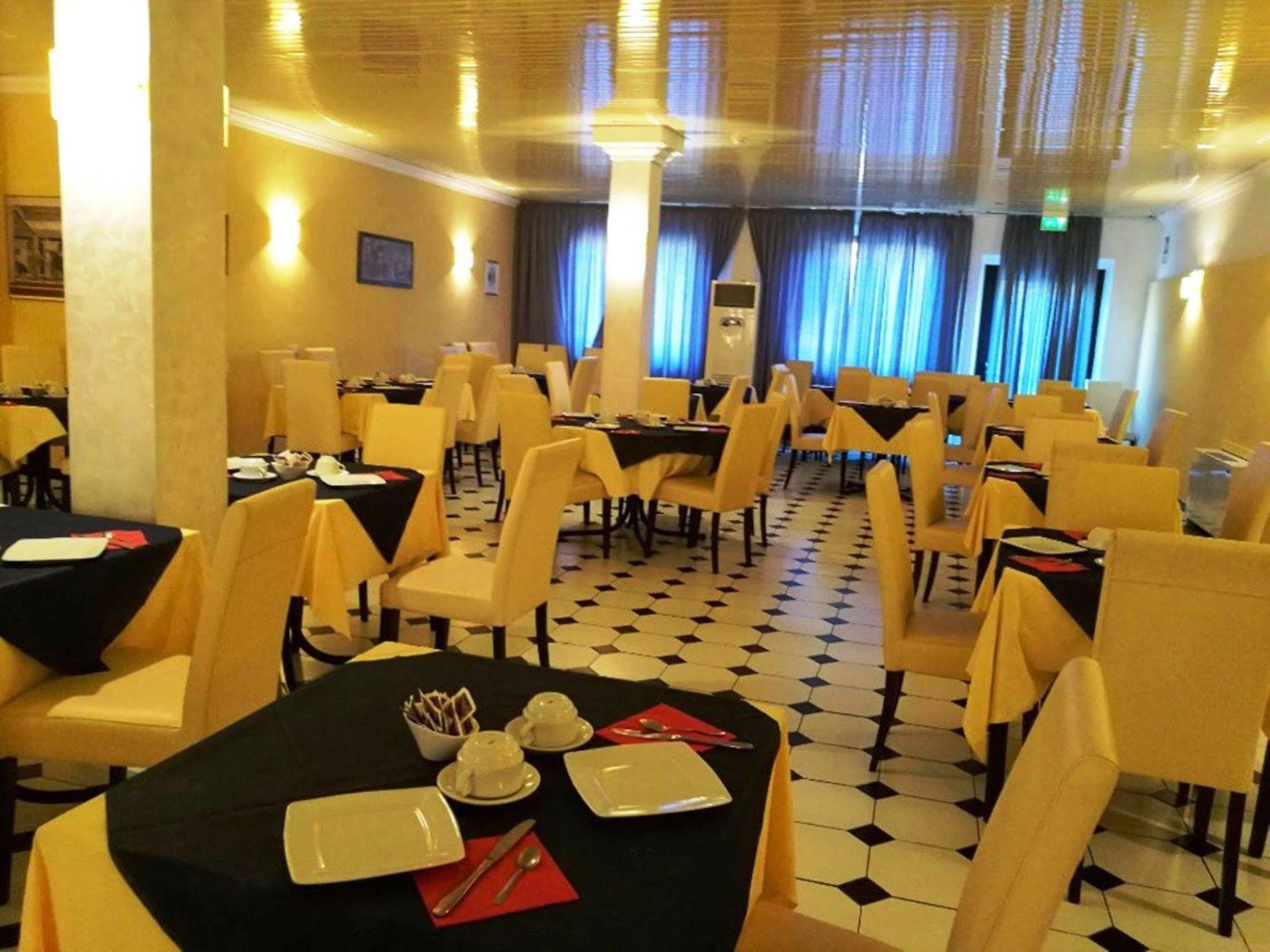 אורבינו Hotel La Meridiana מראה חיצוני תמונה